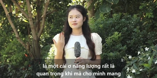 Trích khung hình phỏng vấn cộng đồng trong tư liệu Bừng Sáng.